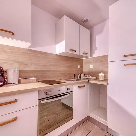 Jacuzzi L'emeraude Neuf & Cosy Appartement Vénissieux